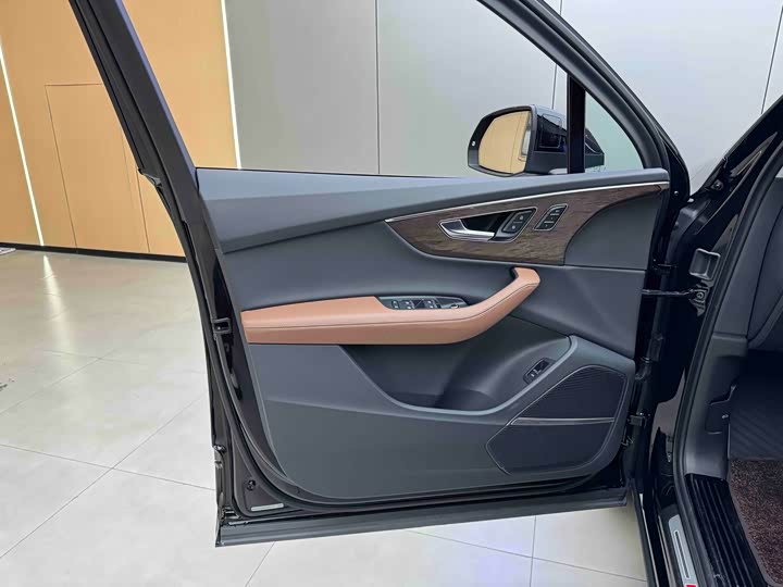 Audi Q7 2025 2025款 55 TFSI quattro S line运动型