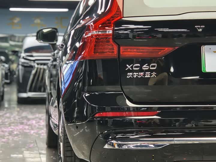 Volvo XC60 Hybrid 2025 2025款 插电式混动 长续航四驱智雅豪华版
