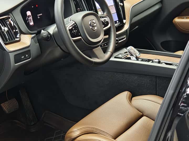 Volvo XC60 Hybrid 2025 2025款 插电式混动 长续航四驱智雅豪华版