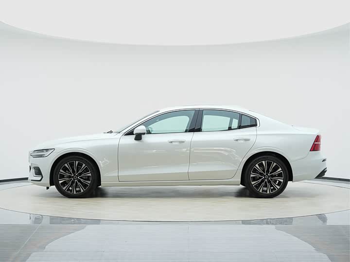 Volvo S60 2026 2026款 B4 智远豪华版