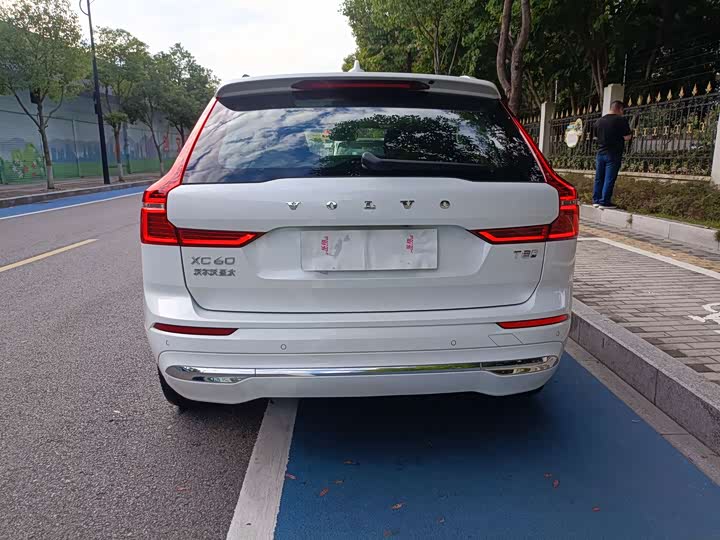 Volvo XC60 Hybrid 2025 2025款 插电式混动 长续航四驱智雅豪华版