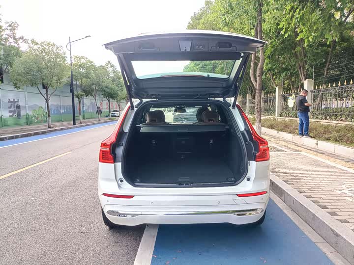 Volvo XC60 Hybrid 2025 2025款 插电式混动 长续航四驱智雅豪华版