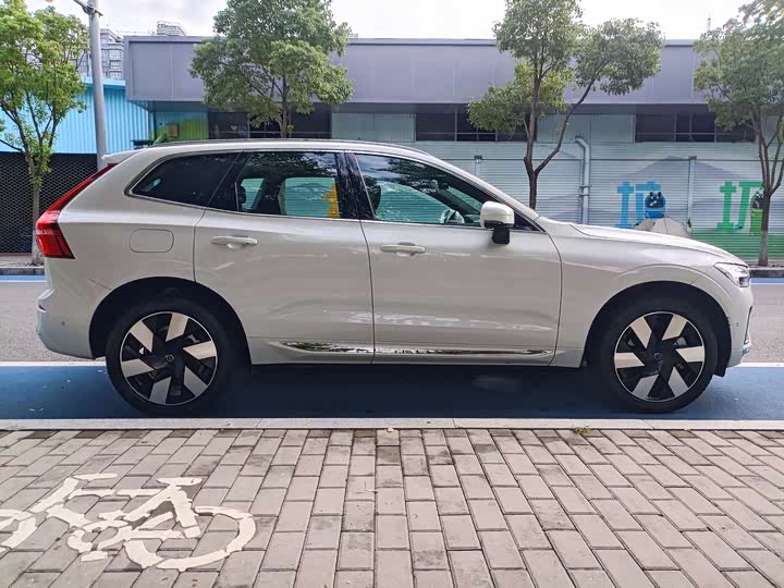 Volvo XC60 Hybrid 2025 2025款 插电式混动 长续航四驱智雅豪华版