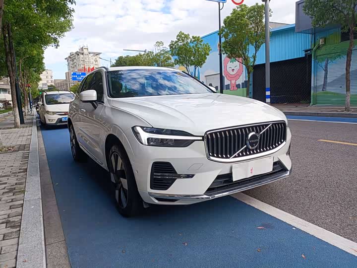 Volvo XC60 Hybrid 2025 2025款 插电式混动 长续航四驱智雅豪华版