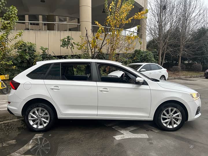 Skoda Rapid Spaceback 2020 2020款 1.5L 自动标准版