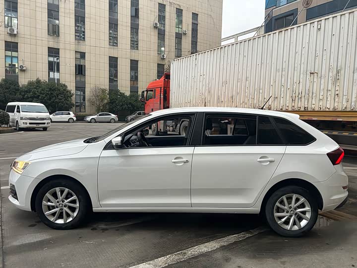 Skoda Rapid Spaceback 2020 2020款 1.5L 自动标准版