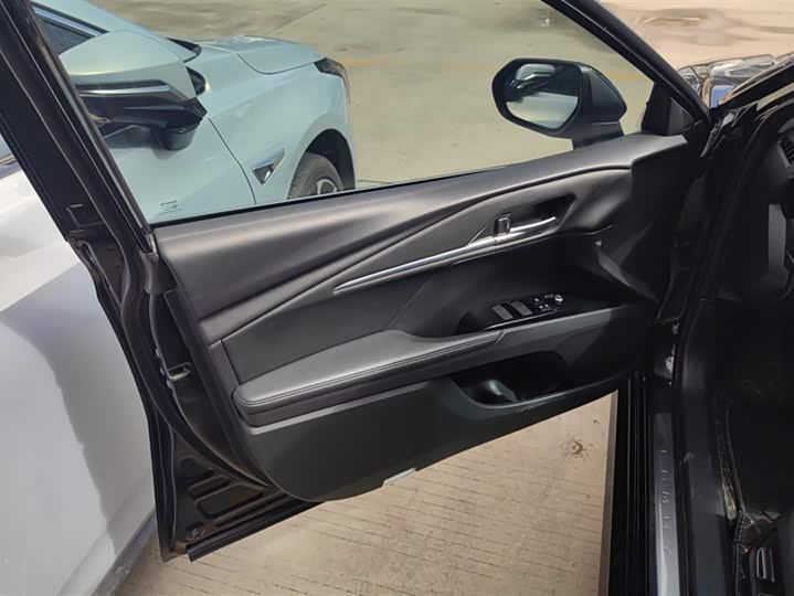 Toyota Camry 2024 2024款 双擎 2.0HG 尊贵版