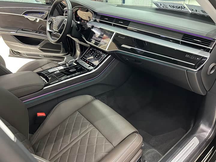 Audi A8 2025 2025款 A8L 50 TFSI quattro 臻选型