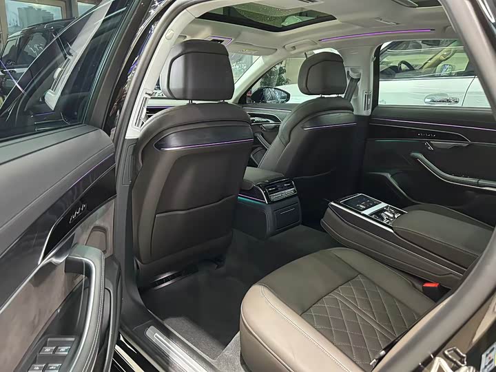 Audi A8 2025 2025款 A8L 50 TFSI quattro 臻选型