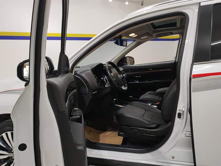 Mitsubishi Outlander 2021 2021款 2.4L 四驱致享版 5座