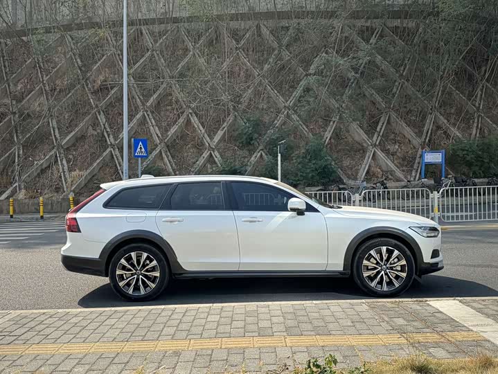 Volvo V90 2023 2023款 Cross Country B5 AWD 智远版