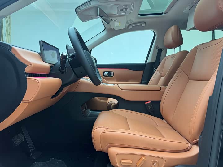 Leapmotor C16 2026 2026款 增程 280激光雷达智尊版 6座