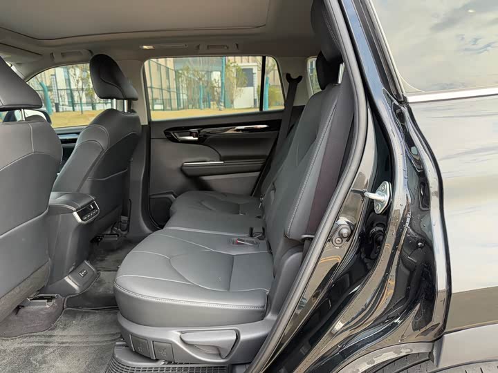 Toyota Highlander 2024 2024款 2.5L智能电混双擎四驱豪华版 7座