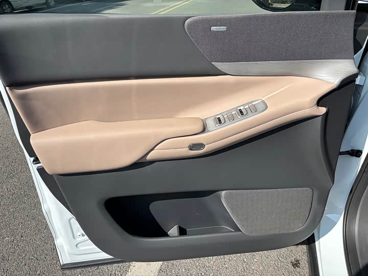 XPeng X9 2025 2025款 纯电 740超长续航 Max