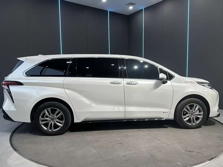 Toyota Sienna 2024 2024款 2.5L混动 四驱尊贵版