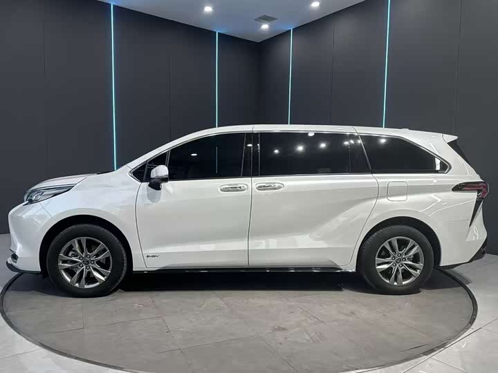 Toyota Sienna 2024 2024款 2.5L混动 四驱尊贵版