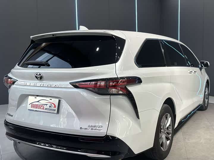 Toyota Sienna 2024 2024款 2.5L混动 四驱尊贵版