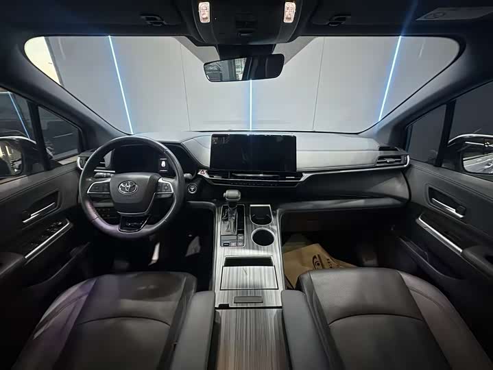 Toyota Sienna 2024 2024款 2.5L混动 四驱尊贵版