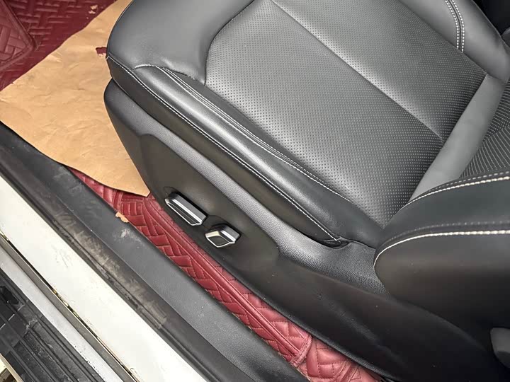 Roewe RX8 2019 2019款 30T 两驱超群精英版