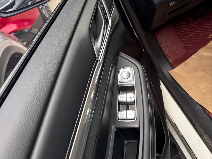 Roewe RX8 2019 2019款 30T 两驱超群精英版