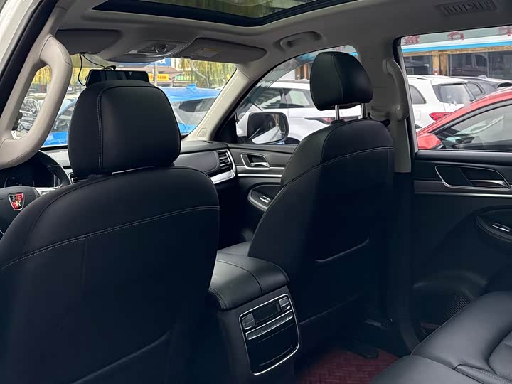 Roewe RX8 2019 2019款 30T 两驱超群精英版
