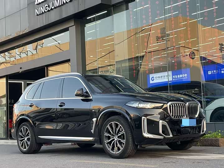 BMW X5 2025 2025款 xDrive 30Li M运动曜夜套装
