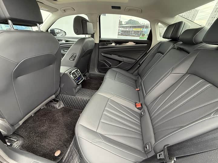 Volkswagen Passat 2025 2025款 出众款 330TSI 精英版