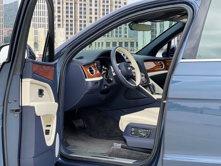 Bentley Bentayga 2024 2024款 4.0T V8 长轴距版