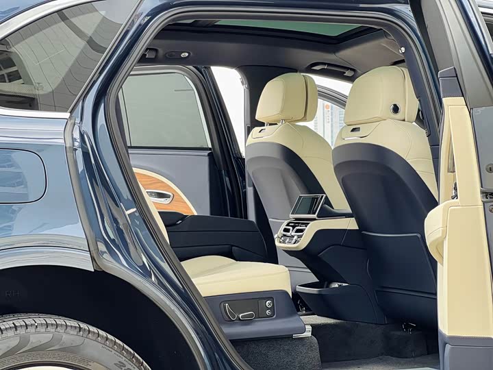 Bentley Bentayga 2024 2024款 4.0T V8 长轴距版
