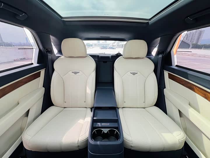 Bentley Bentayga 2024 2024款 4.0T V8 长轴距版