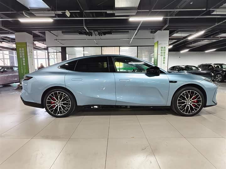 Geely Galaxy E8 2025 2025款 620km 四驱星舰激光雷达智驾版