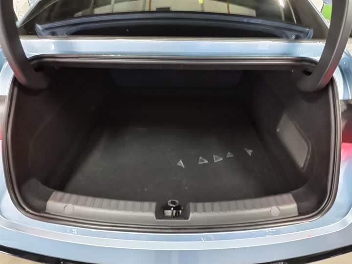 Geely Galaxy E8 2025 2025款 620km 四驱星舰激光雷达智驾版