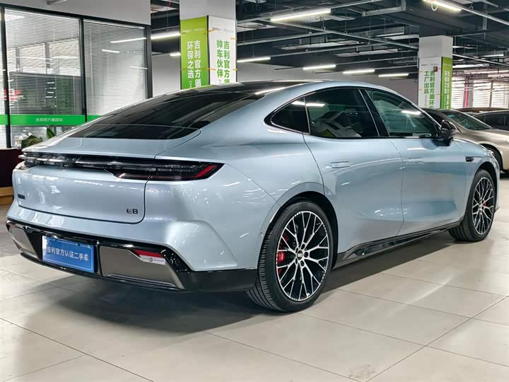 Geely Galaxy E8 2025 2025款 620km 四驱星舰激光雷达智驾版