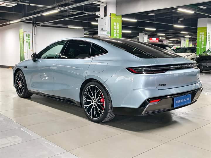 Geely Galaxy E8 2025 2025款 620km 四驱星舰激光雷达智驾版