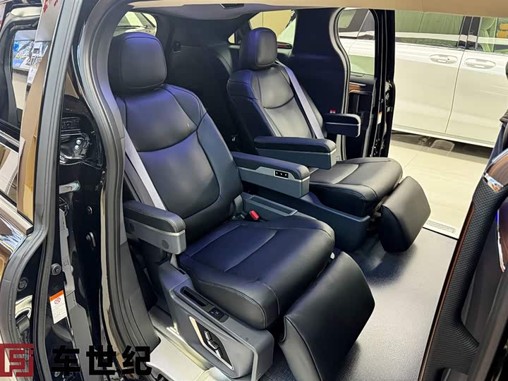 Toyota Granvia 2026 2026款 2.5L混动 舒适版