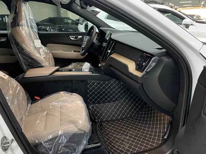 Volvo XC60 2026 2026款 B5 四驱智远豪华版