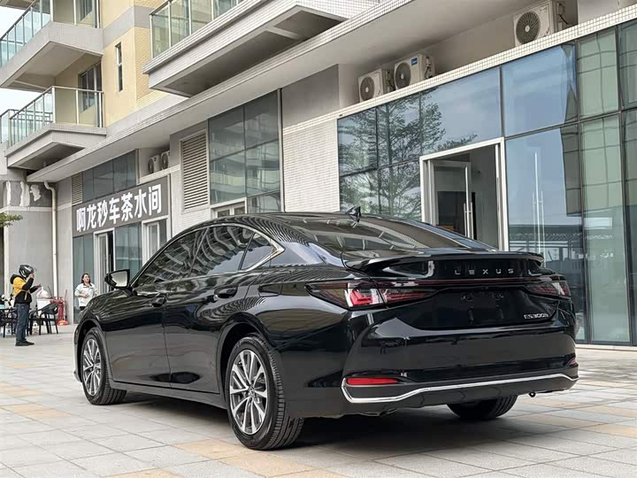 Lexus ES 2025 2025款 300h 臻享版