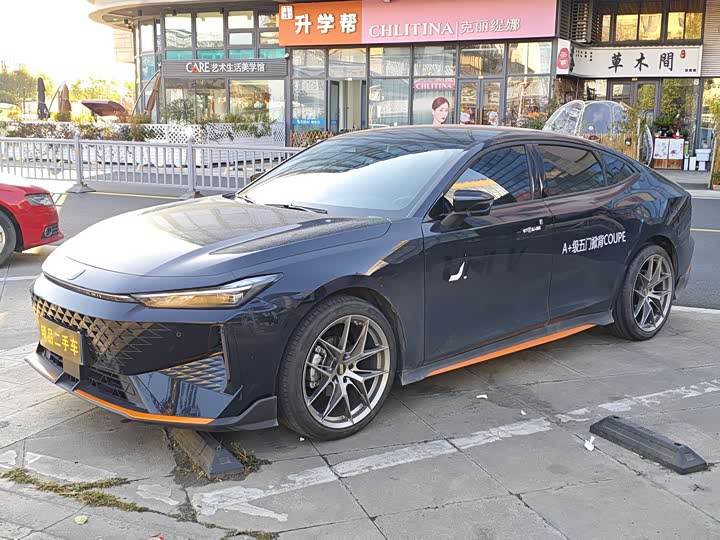 Changan UNI-V 2024 2024款 1.5T 尊贵运动型