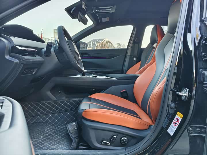 Changan UNI-V 2024 2024款 1.5T 尊贵运动型