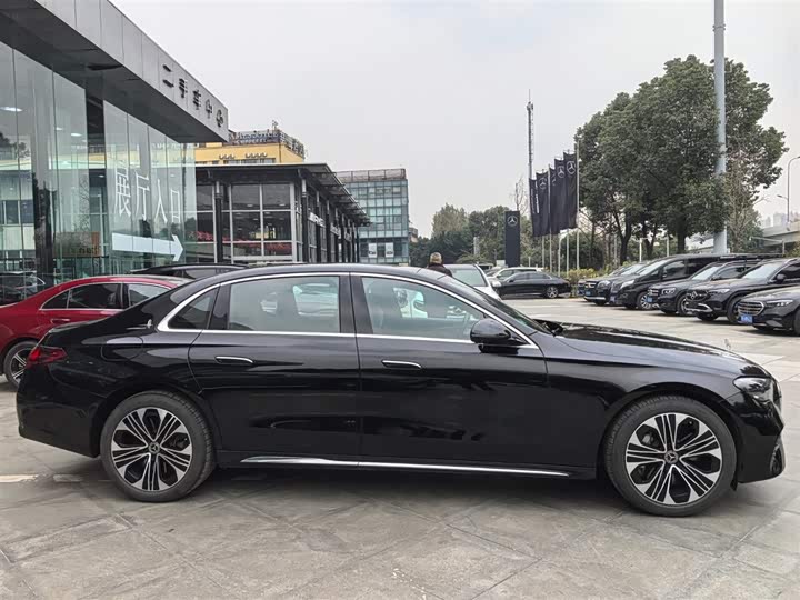 Mercedes-Benz E-Class Hybrid 2024 2024款 E 350 e L 插电式混合动力轿车