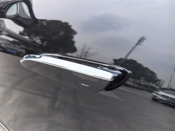 Mercedes-Benz E-Class Hybrid 2024 2024款 E 350 e L 插电式混合动力轿车