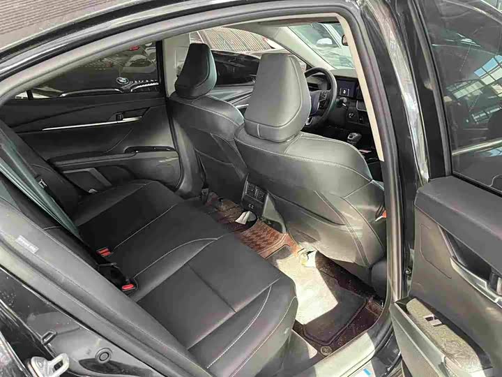 Toyota Camry 2025 2025款 双擎 2.0HG 光辉版