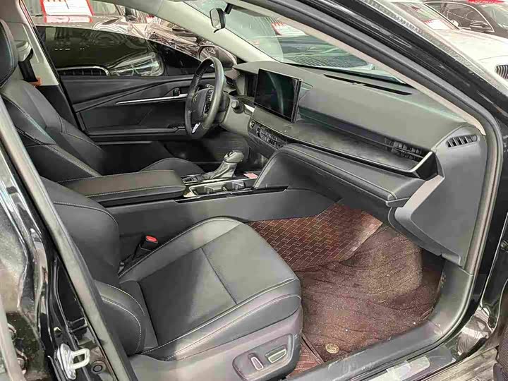 Toyota Camry 2025 2025款 双擎 2.0HG 光辉版