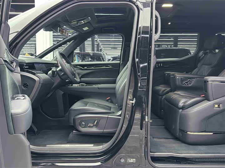 Zeekr 009 2024 2024款 七座过道版四驱 108kWh