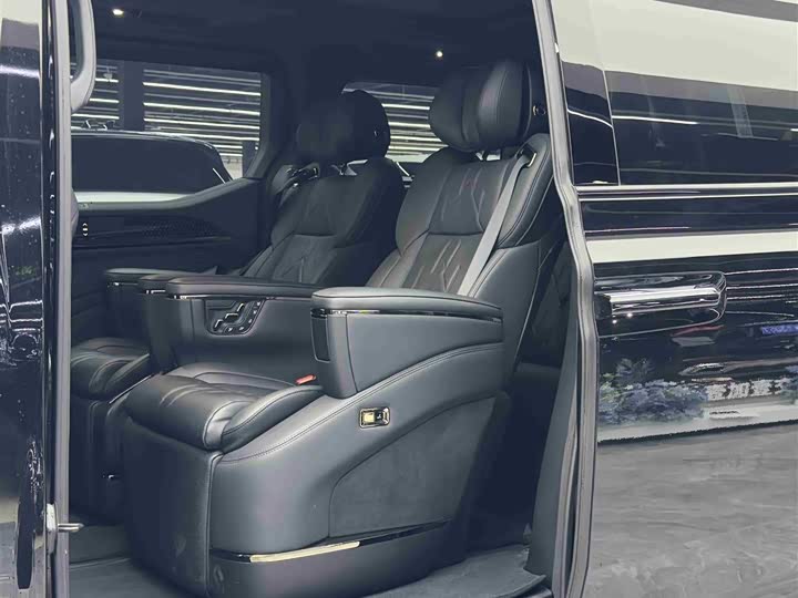 Zeekr 009 2024 2024款 七座过道版四驱 108kWh