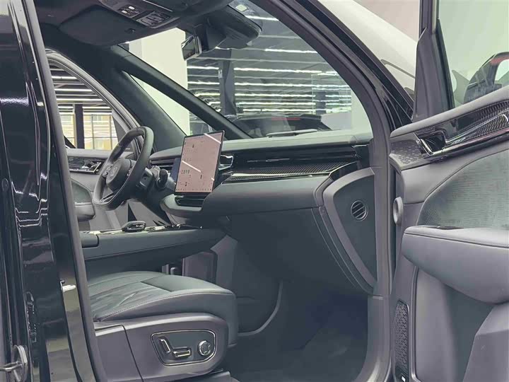 Zeekr 009 2024 2024款 七座过道版四驱 108kWh