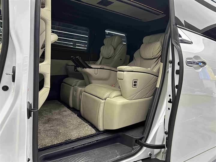 Toyota Vellfire 2024 2024款 皇冠 双擎 2.5L 至尊行政版