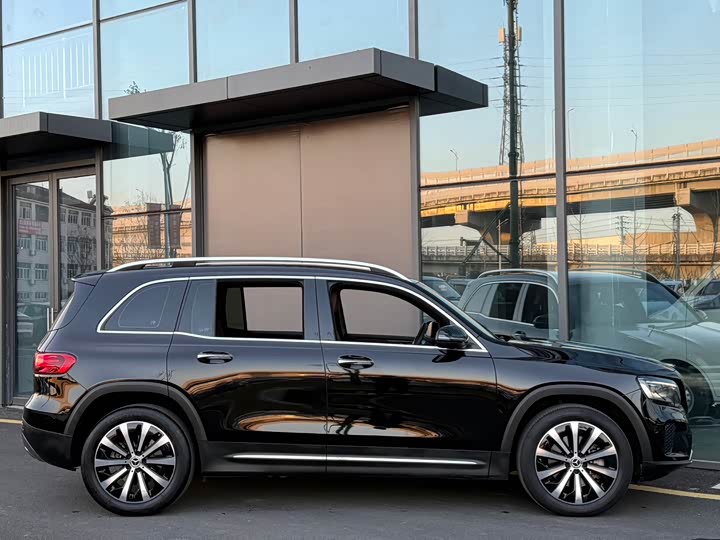 Mercedes-Benz GLB-Class 2024 2024款 改款 GLB 220 时尚型