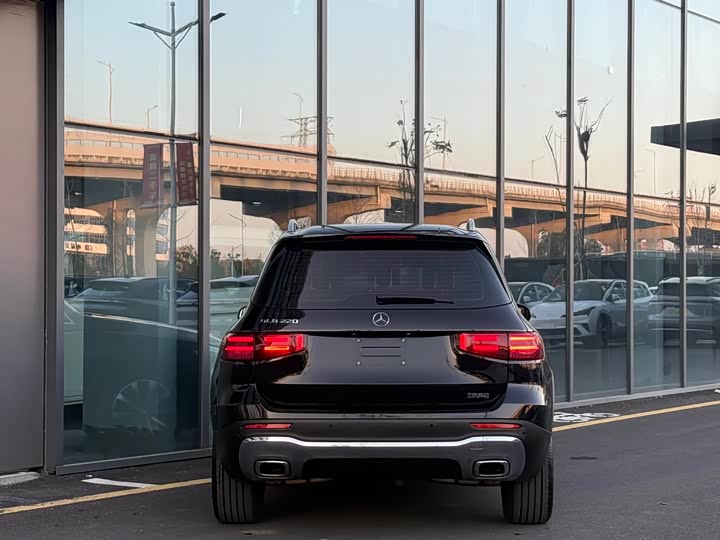Mercedes-Benz GLB-Class 2024 2024款 改款 GLB 220 时尚型