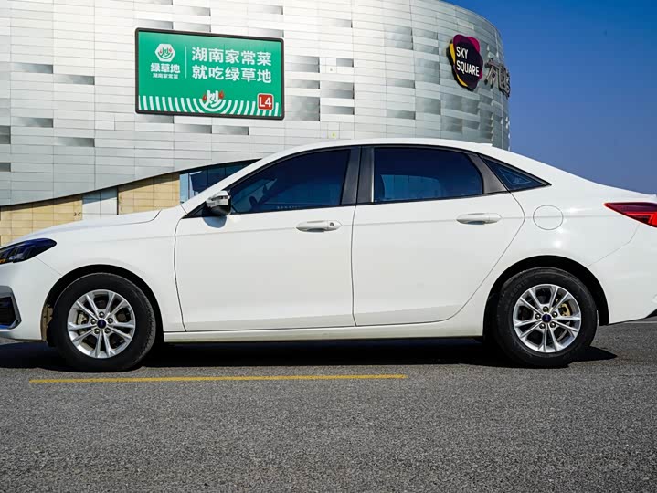 Ford Escort 2021 2021款 1.5L 自动铂金版